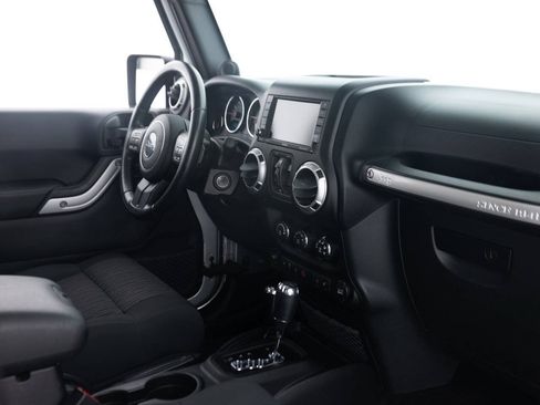 Used 2012 Jeep Wrangler Unlimited Rubicon w/ Connectivity Group AWD/4WD image 31