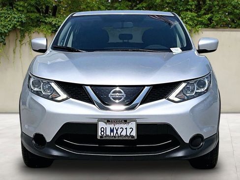 Used 2019 Nissan Rogue Sport S w/ Appearance Package FWD image 2