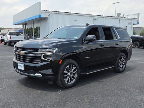 Used 2024 Chevrolet Tahoe LT w/ Luxury Package RWD image 2