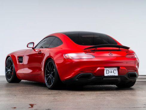 Used 2017 Mercedes-Benz AMG GT S w/ Exclusive Interior Package image 6