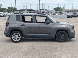 Used 2019 Jeep Renegade Latitude FWD video 4
