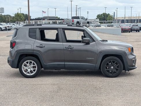 Used 2019 Jeep Renegade Latitude FWD image 4
