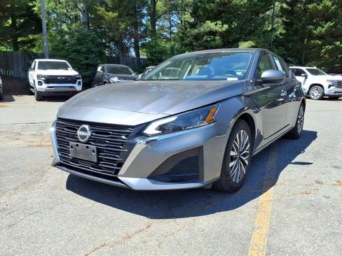 Used 2024 Nissan Altima 2.5 SV w/ SV Premium Package FWD image 36