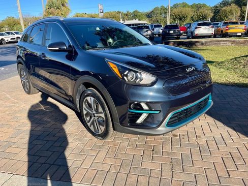 Used 2022 Kia Niro EX image 8