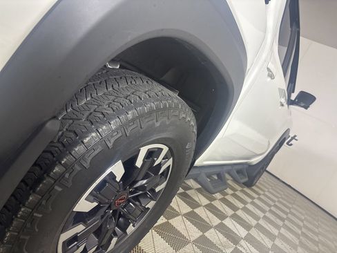 Used 2023 Nissan Frontier PRO-4X w/ Pro Convenience Package AWD/4WD image 39