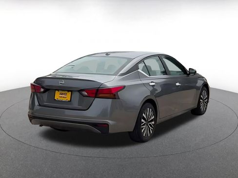 Used 2025 Nissan Altima 2.5 SV FWD image 14