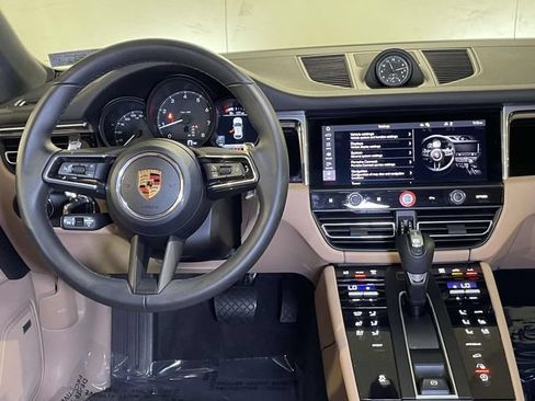 Certified 2026 Porsche Macan AWD/4WD image 25