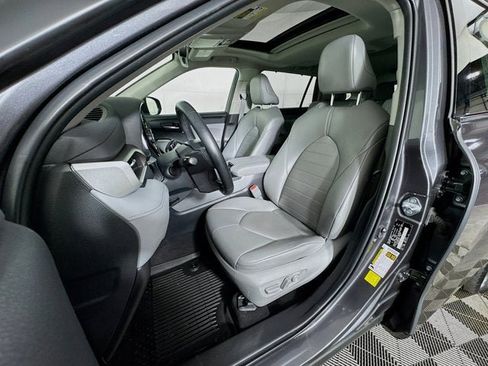 Used 2022 Toyota Highlander XLE image 20
