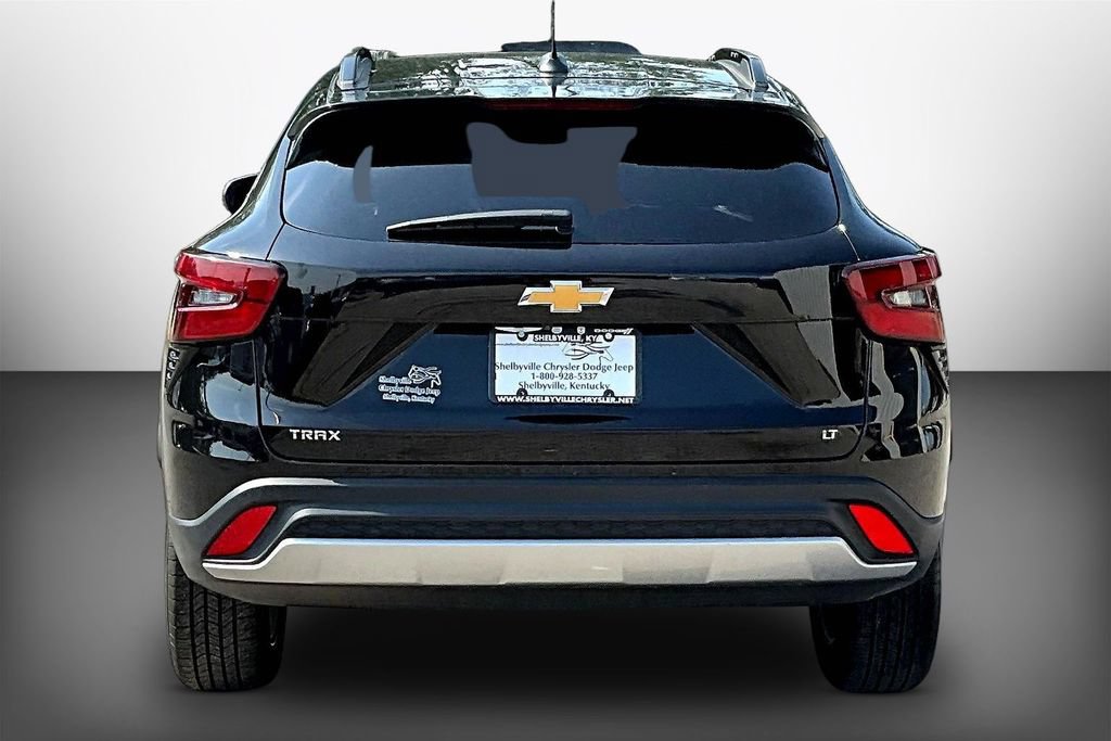 Used 2025 Chevrolet Trax LT FWD image 5