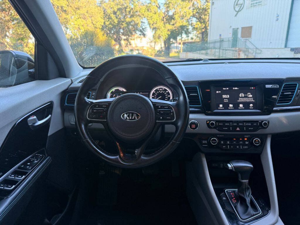 Used 2018 Kia Niro EX FWD image 15