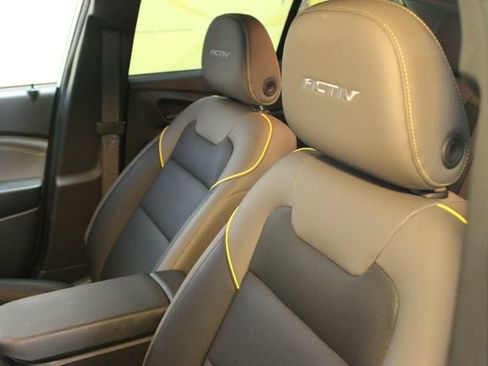 Used 2025 Chevrolet Trax ACTIV w/ Sunroof Package FWD image 17