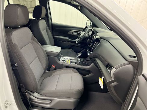 Used 2023 Chevrolet Traverse LT image 21