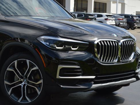 Used 2023 BMW X5 sDrive40i w/ Parking Assistance Package RWD image 2