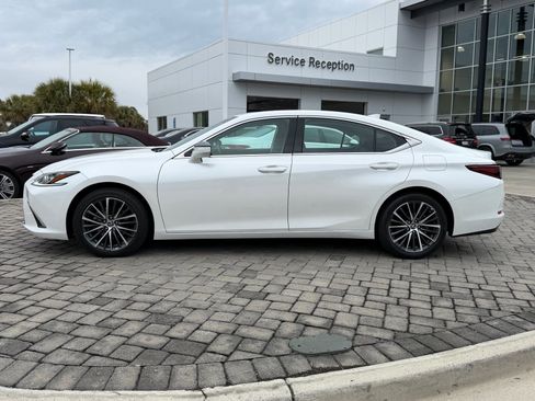 Used 2023 Lexus ES 350 w/ Premium Package image 11