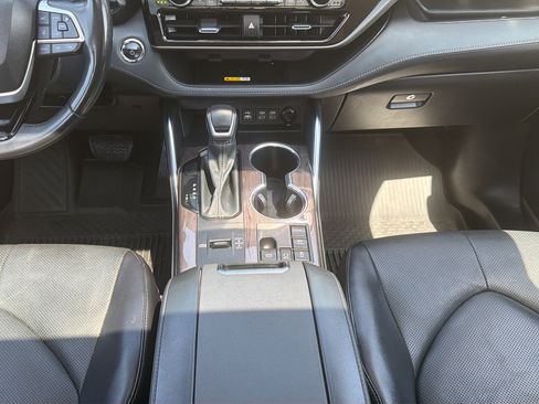 Used 2023 Toyota Highlander Limited AWD/4WD image 18