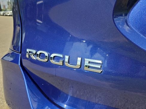 Used 2017 Nissan Rogue SV AWD/4WD image 7