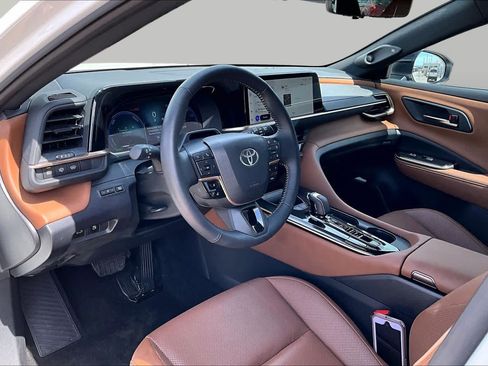 Used 2025 Toyota Crown Signia AWD/4WD image 17