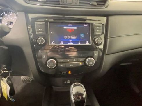 Used 2020 Nissan Rogue S FWD image 30