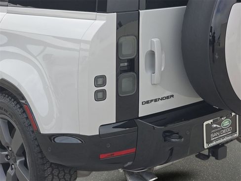 New 2026 Land Rover Defender 110 X-Dynamic SE image 35
