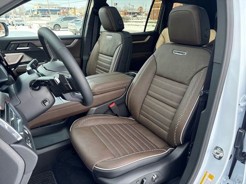 New 2026 GMC Acadia Denali Ultimate w/ LPO, Floor Liner Package AWD/4WD image 13