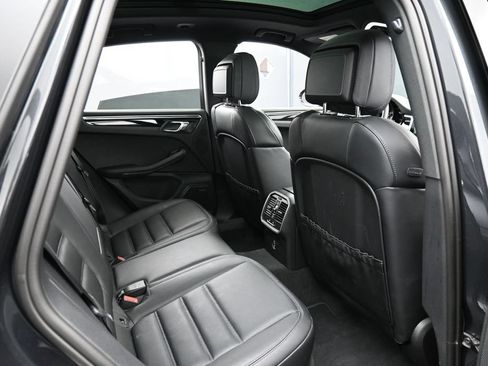 Certified 2026 Porsche Macan AWD/4WD image 27