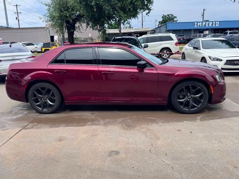Used 2022 Chrysler 300 Touring w/ Sport Appearance Package RWD image 4