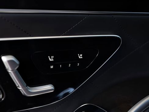 Used 2022 Mercedes-Benz S 580 4MATIC Sedan w/ AMG Line Package image 53