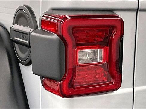 Used 2022 Jeep Wrangler Unlimited Rubicon 4xe w/ Cold Weather Group image 33