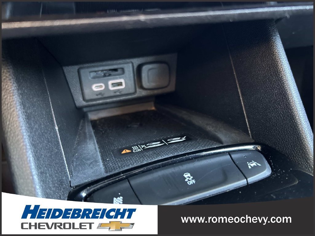 Used 2023 Chevrolet Bolt EUV LT w/ Comfort Package FWD image 25