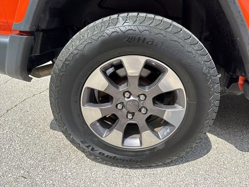 Used 2018 Jeep Wrangler Unlimited Sahara w/ Safety Group image 7