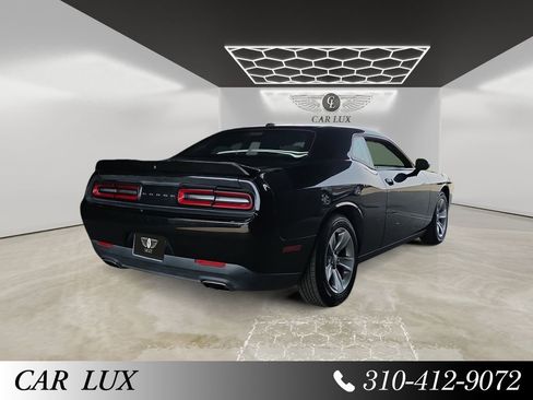 Used 2020 Dodge Challenger SXT image 5