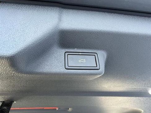 New 2025 Volkswagen ID. Buzz 1st Edition image 29