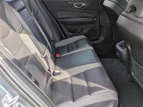 Used 2019 Volvo S60 T6 R-Design image 19