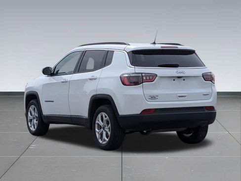 Certified 2025 Jeep Compass Latitude AWD/4WD image 3
