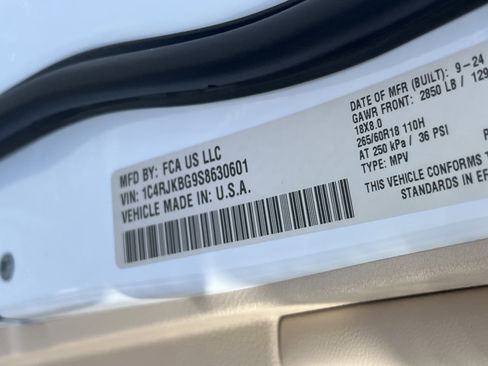 Used 2025 Jeep Grand Cherokee L Limited w/ Luxury Tech Group II image 42