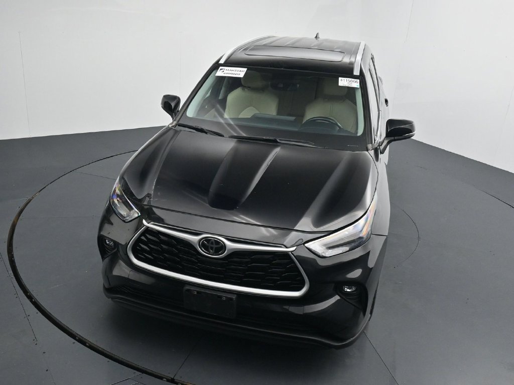 Used 2023 Toyota Highlander XLE AWD/4WD image 11
