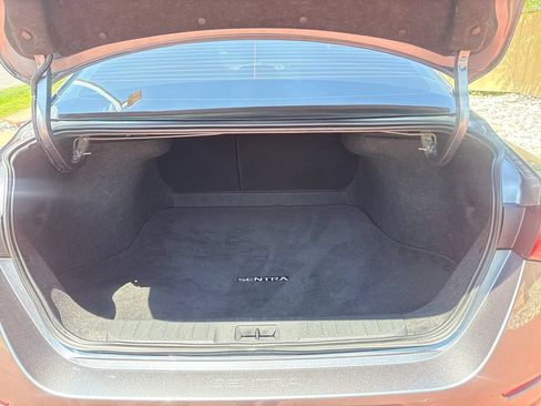 Used 2025 Nissan Sentra SR FWD image 8