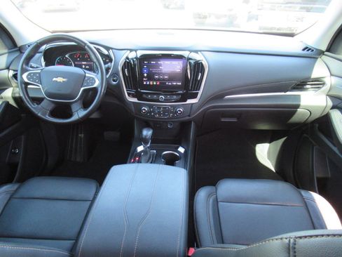 Used 2021 Chevrolet Traverse LT image 13