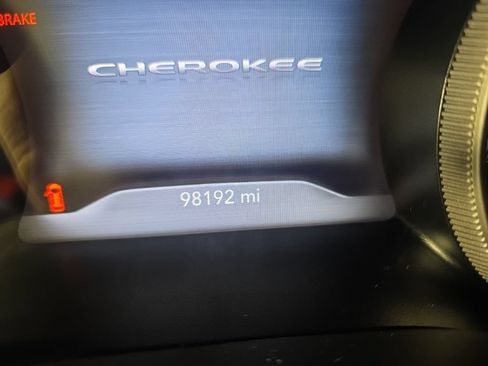 Used 2019 Jeep Cherokee Limited AWD/4WD image 15