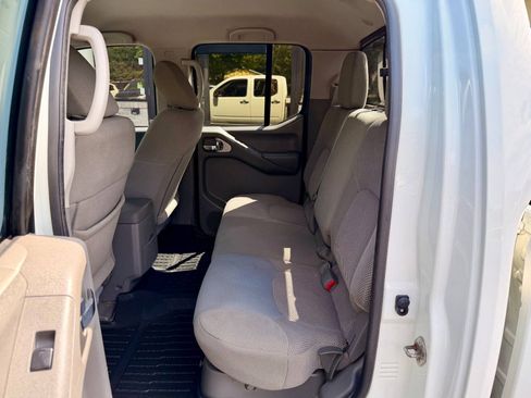 Used 2018 Nissan Frontier SV w/ Value Truck Package AWD/4WD image 16