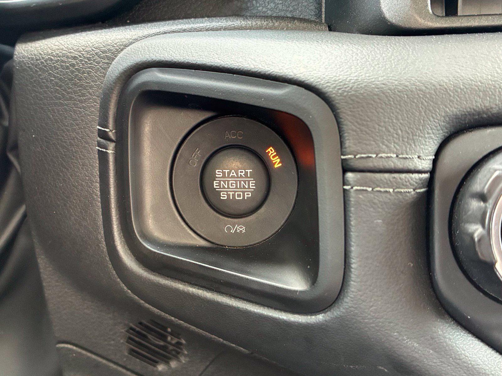 Used 2024 Jeep Wrangler Unlimited Rubicon AWD/4WD image 20