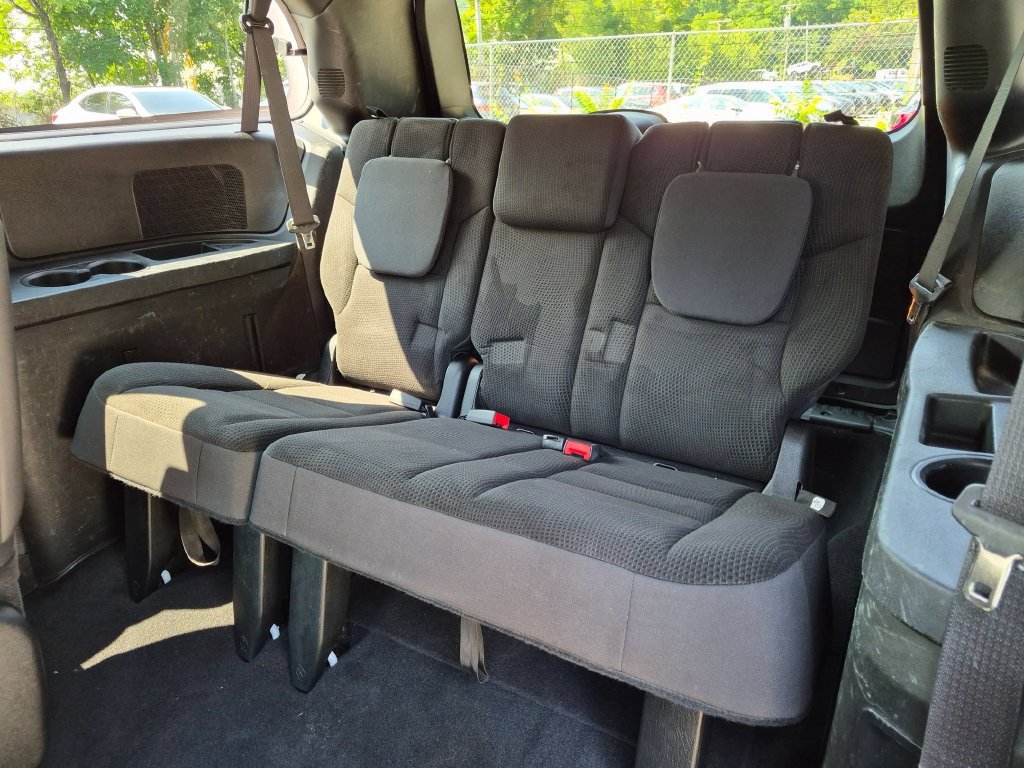 Used 2018 Dodge Grand Caravan SE FWD image 28