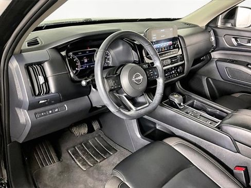 Used 2023 Nissan Pathfinder SL w/ Lighting Package (N92) image 17