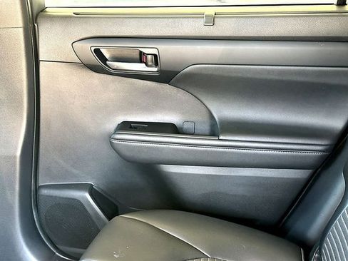 Used 2021 Toyota Highlander XSE AWD/4WD image 21