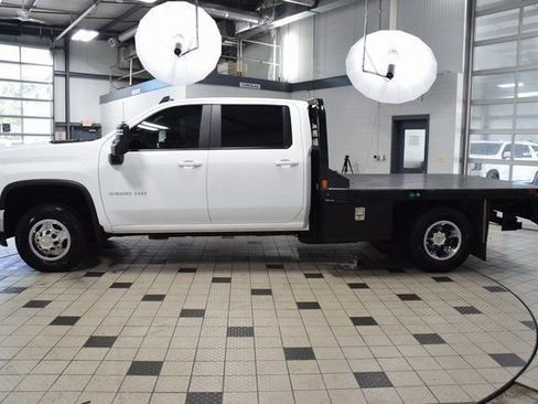 Used 2024 Chevrolet Silverado 3500 LT image 3