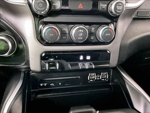 Used 2019 RAM 1500 Big Horn image 32