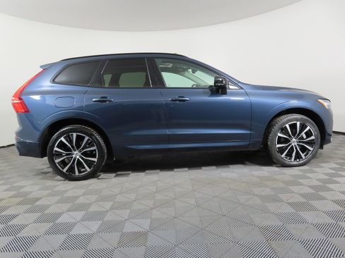 Used 2024 Volvo XC60 B5 Plus image 40