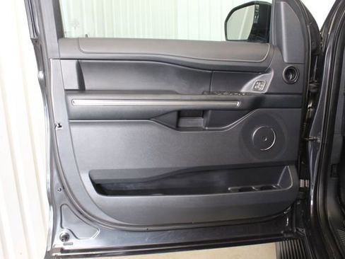 Used 2024 Ford Expedition XLT RWD image 9