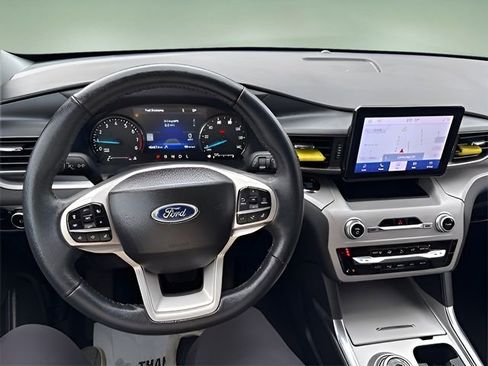 Used 2023 Ford Explorer XLT image 21