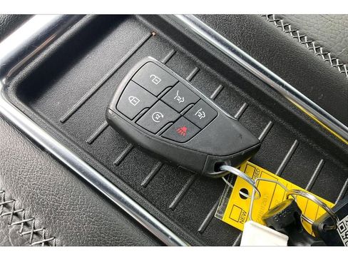 Used 2022 GMC Yukon XL Denali image 14